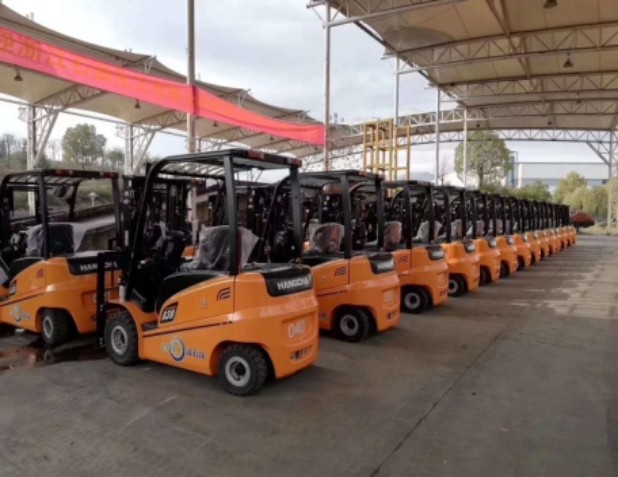 不想買(mǎi)叉車(chē)想租？杭叉租賃滿足您的的需求！