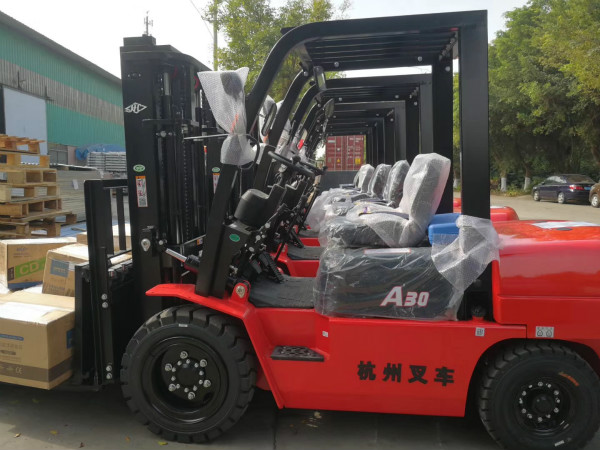 叉車轉(zhuǎn)向沉重？叫你這些方法排除！