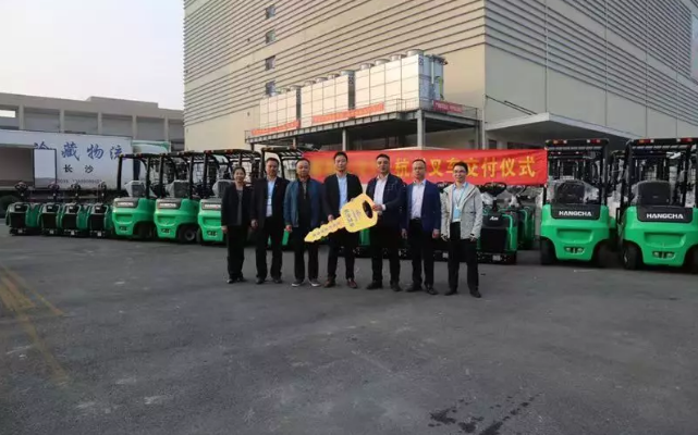 【強勢】杭叉集團交付湖南某大型冷庫58臺鋰電池叉車！